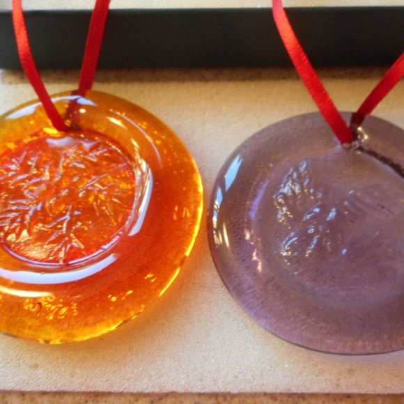 Holiday Vintage Boston Museum Of Fine Arts Christmas Suncatcher Glass